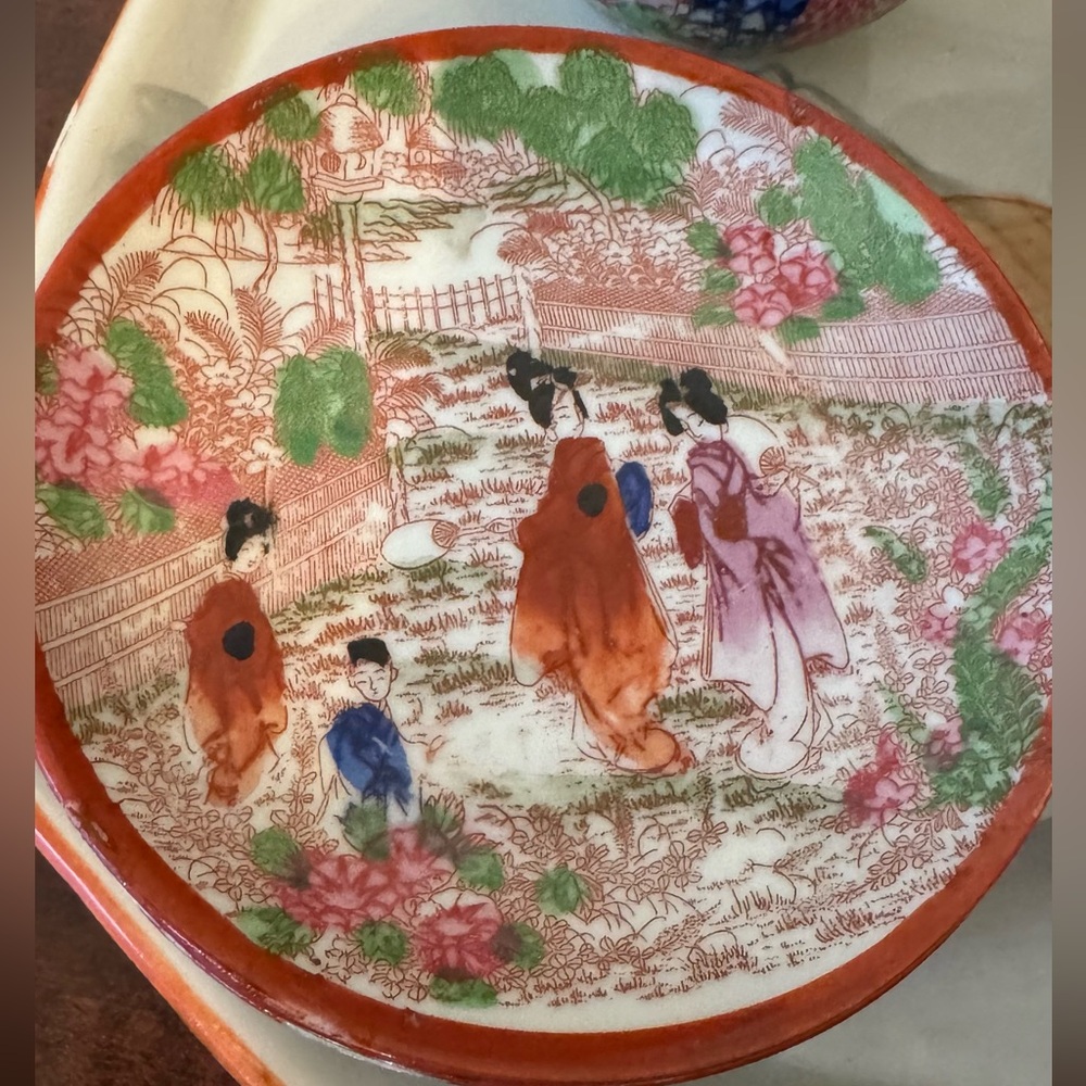 Vintage Japanese Porcelain Tea Set – Hand-Painted Geisha - Picture 8 of 13